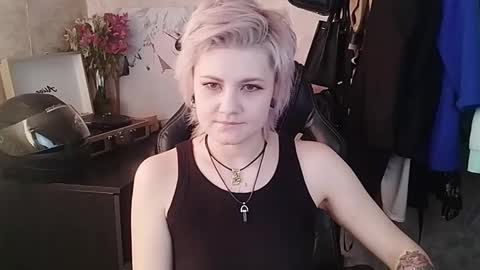 Snapshot of evabrownie chatting on 02-24-25, 08:49 Eva Brownie online show from 02-24-25, 08:49