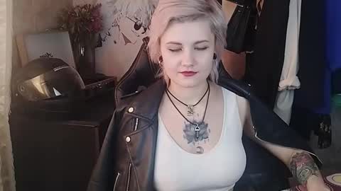 Snapshot of evabrownie chatting on 02-27-25, 11:20 Eva Brownie online show from 02-27-25, 11:20