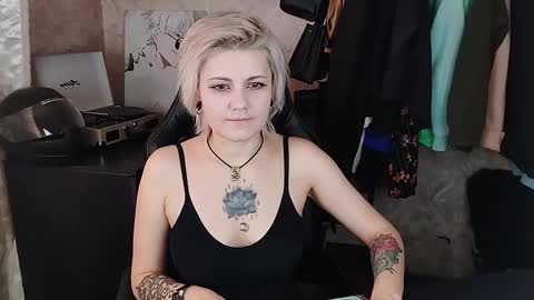 Snapshot of evabrownie chatting on 03-04-25, 08:24 Eva Brownie online show from 03-04-25, 08:24