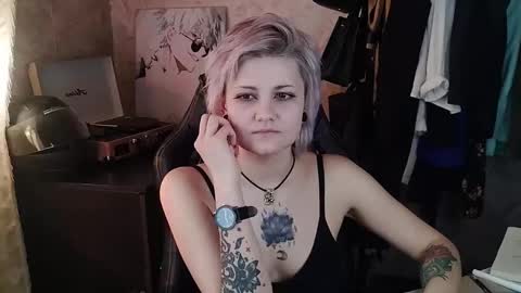 Snapshot of evabrownie chatting on 03-08-25, 11:27 Eva Brownie online show from 03-08-25, 11:27