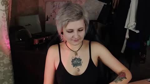 Snapshot of evabrownie chatting on 03-08-25, 02:40 Eva Brownie online show from 03-08-25, 02:40