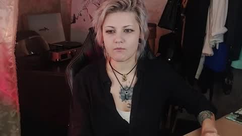 Snapshot of evabrownie chatting on 03-09-25, 11:47 Eva Brownie online show from 03-09-25, 11:47