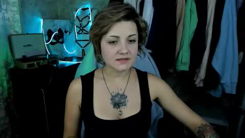 Snapshot of evabrownie chatting on 09-18-25, 06:32 Eva Brownie online show from 09-18-25, 06:32