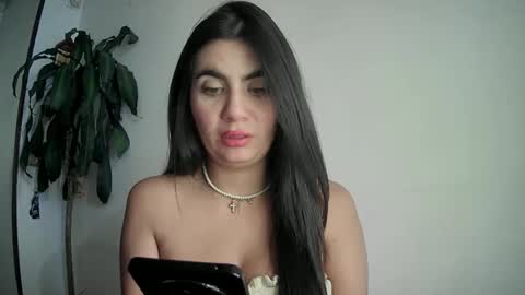 evacollins12 online show from 02-07-25, 10:20