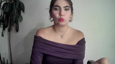 evacollins12 online show from 02-09-25, 03:22