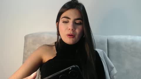 evacollins12 online show from 10-01-25, 01:33