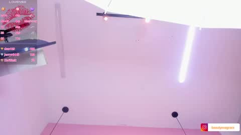 Snapshot of evagrace1 chatting on 01-29-25, 04:47 Eva Grace online show from 01-29-25, 04:47