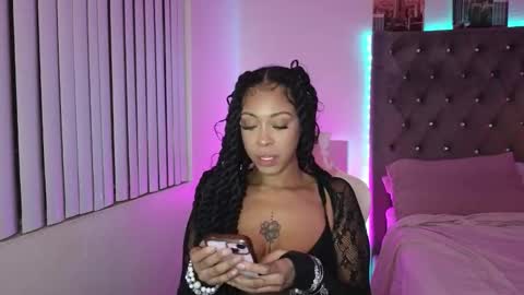 Snapshot of evajonez chatting on 11-21-25, 06:34 Eva online show from 11-21-25, 06:34