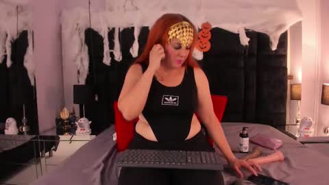 Snapshot of evamilfxxx chatting on 10-18-25, 01:01 Eva online show from 10-18-25, 01:01