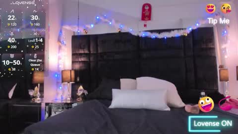 Snapshot of evamilfxxx chatting on 11-18-25, 11:58 Eva online show from 11-18-25, 11:58