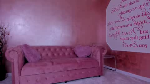 Snapshot of evanew_ chatting on 02-19-25, 10:09 Eva online show from 02-19-25, 10:09