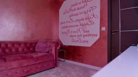 Snapshot of evanew_ chatting on 03-06-25, 10:47 Eva online show from 03-06-25, 10:47