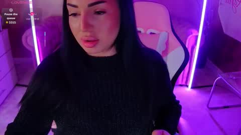 Snapshot of evanew_ chatting on 10-05-25, 06:50 Eva online show from 10-05-25, 06:50