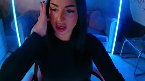 Snapshot of evanew_ chatting on 10-18-25, 05:14 Eva online show from 10-18-25, 05:14