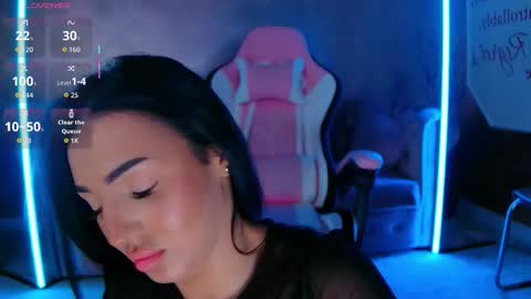 Snapshot of evanew_ chatting on 11-05-25, 05:57 Eva online show from 11-05-25, 05:57