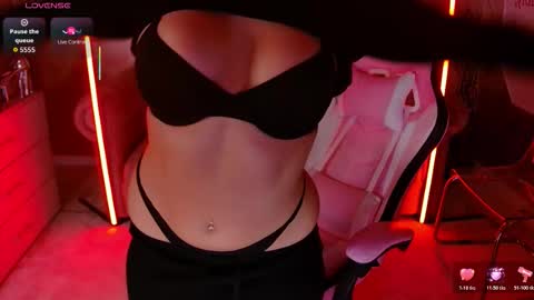 Snapshot of evanew_ chatting on 11-25-25, 05:13 Eva online show from 11-25-25, 05:13