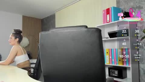 Snapshot of evanoellex chatting on 11-07-25, 07:25 Your Fantasy online show from 11-07-25, 07:25