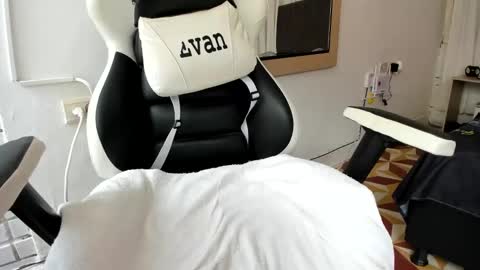 Evan online show from 03-03-25, 06:33