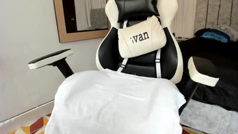 Evan online show from 03-12-25, 07:17