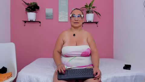 evapalmer_1 online show from 09-24-25, 08:39
