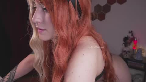 Eva online show from 10-27-25, 11:36