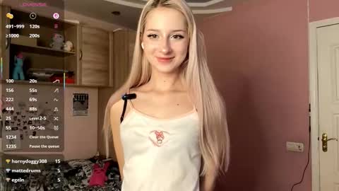 Snapshot of evaqt chatting on 10-17-25, 07:11 Eva online show from 10-17-25, 07:11