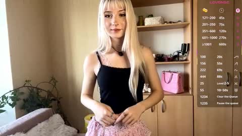 Snapshot of evaqt chatting on 11-08-25, 08:25 Eva online show from 11-08-25, 08:25