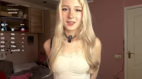 Snapshot of evaqt chatting on 11-15-25, 07:27 Eva online show from 11-15-25, 07:27