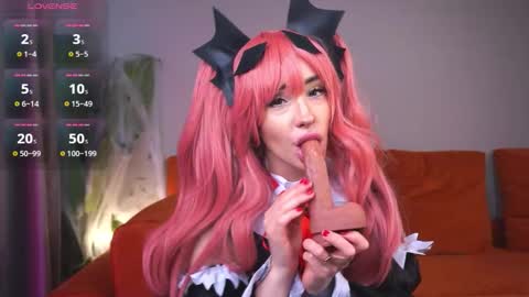 Snapshot of evarabbit chatting on 10-27-25, 04:05 Eva online show from 10-27-25, 04:05