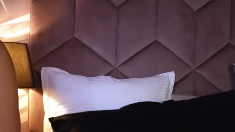 EvaRhea online show from 10-22-25, 03:07