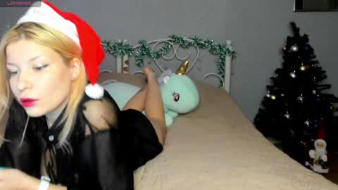 Snapshot of evasunshine18 chatting on 12-29-24, 01:45 Eva online show from 12-29-24, 01:45