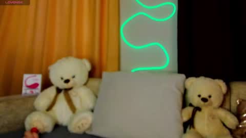 Snapshot of evasunshine18 chatting on 02-11-25, 09:20 Eva online show from 02-11-25, 09:20