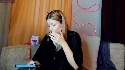 Snapshot of evasunshine18 chatting on 02-13-25, 07:13 Eva online show from 02-13-25, 07:13