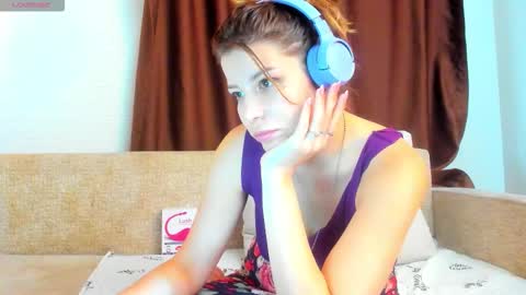 Snapshot of evasunshine18 chatting on 09-15-25, 08:25 Eva online show from 09-15-25, 08:25