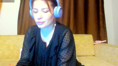 Snapshot of evasunshine18 chatting on 09-27-25, 08:14 Eva online show from 09-27-25, 08:14
