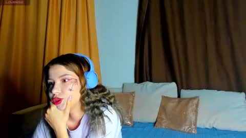 Snapshot of evasunshine18 chatting on 11-01-25, 01:07 Eva online show from 11-01-25, 01:07