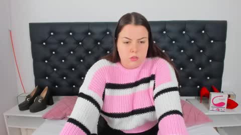 Snapshot of evawetdream chatting on 01-09-25, 09:37 Eva online show from 01-09-25, 09:37