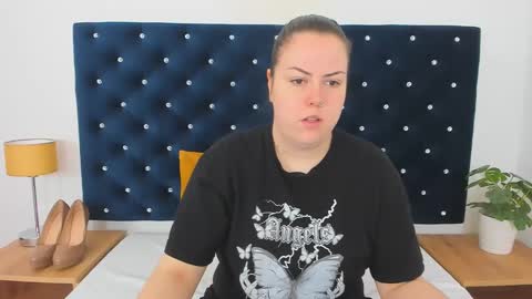 Snapshot of evawetdream chatting on 02-18-25, 06:37 Eva online show from 02-18-25, 06:37