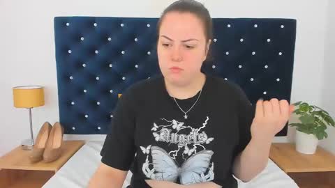 Snapshot of evawetdream chatting on 02-18-25, 09:43 Eva online show from 02-18-25, 09:43