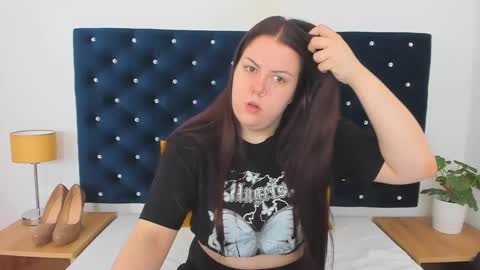 Snapshot of evawetdream chatting on 02-28-25, 05:48 Eva online show from 02-28-25, 05:48