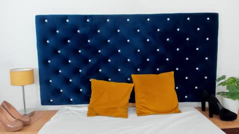 Snapshot of evawetdream chatting on 10-17-25, 05:54 Eva online show from 10-17-25, 05:54