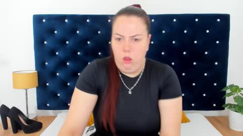 Snapshot of evawetdream chatting on 10-27-25, 06:39 Eva online show from 10-27-25, 06:39