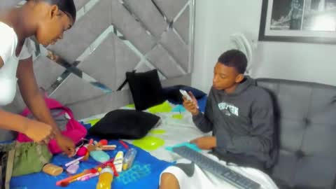 Eva And Emmanuel online show from 01-15-26, 01:37