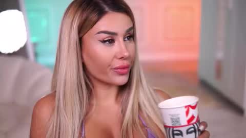 Eva online show from 11-19-25, 08:31