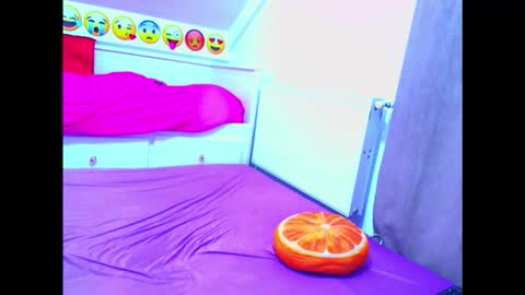 Snapshot of eveandmax chatting on 10-20-25, 08:09 EVEANDMAX online show from 10-20-25, 08:09