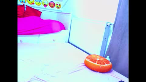 Snapshot of eveandmax chatting on 11-10-25, 08:19 EVEANDMAX online show from 11-10-25, 08:19