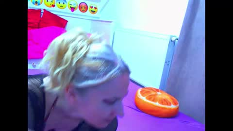 Snapshot of eveandmax chatting on 11-20-25, 09:58 EVEANDMAX online show from 11-20-25, 09:58