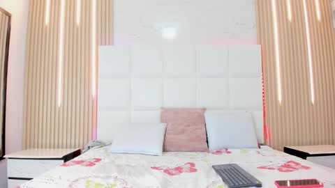 Snapshot of evelin_diaz_ chatting on 11-23-25, 12:38 Evelin online show from 11-23-25, 12:38