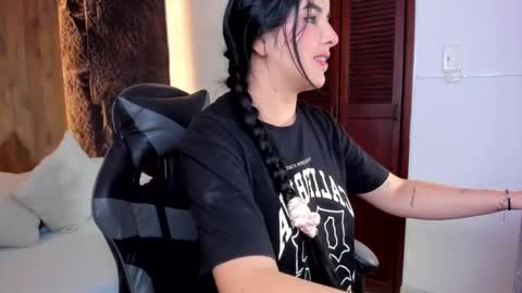 Snapshot of evelin_lopezz chatting on 09-12-25, 02:22 E V E L I N online show from 09-12-25, 02:22