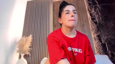 Snapshot of evelin_lopezz chatting on 11-11-25, 02:22 E V E L I N online show from 11-11-25, 02:22